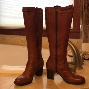 Almost new brown leather naturalizer boots.